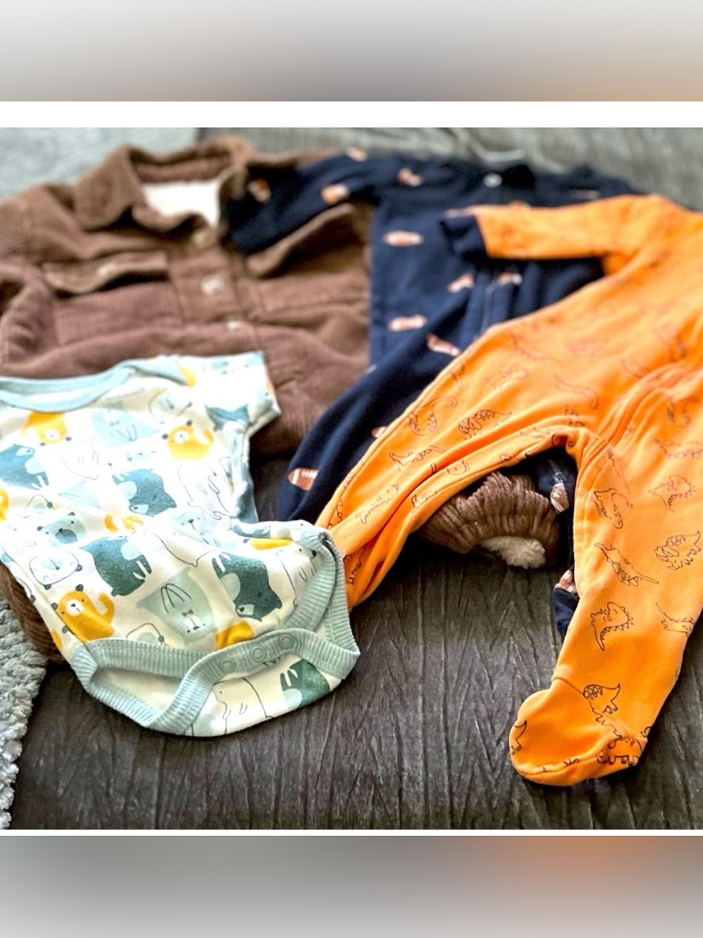 Set of 4 baby 1 piece  bodysuit.